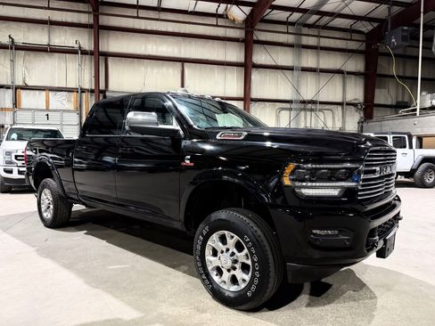 Used 2022 RAM 2500 Laramie AWD/4WD image 2