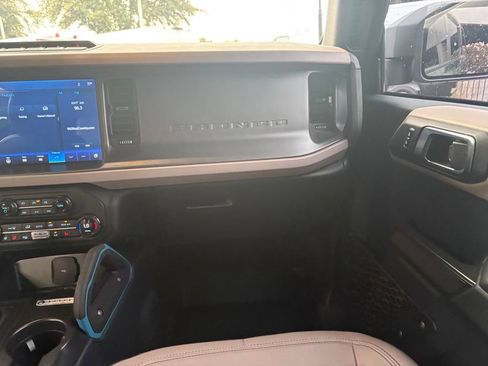 Used 2024 Ford Bronco Wildtrak AWD/4WD image 6