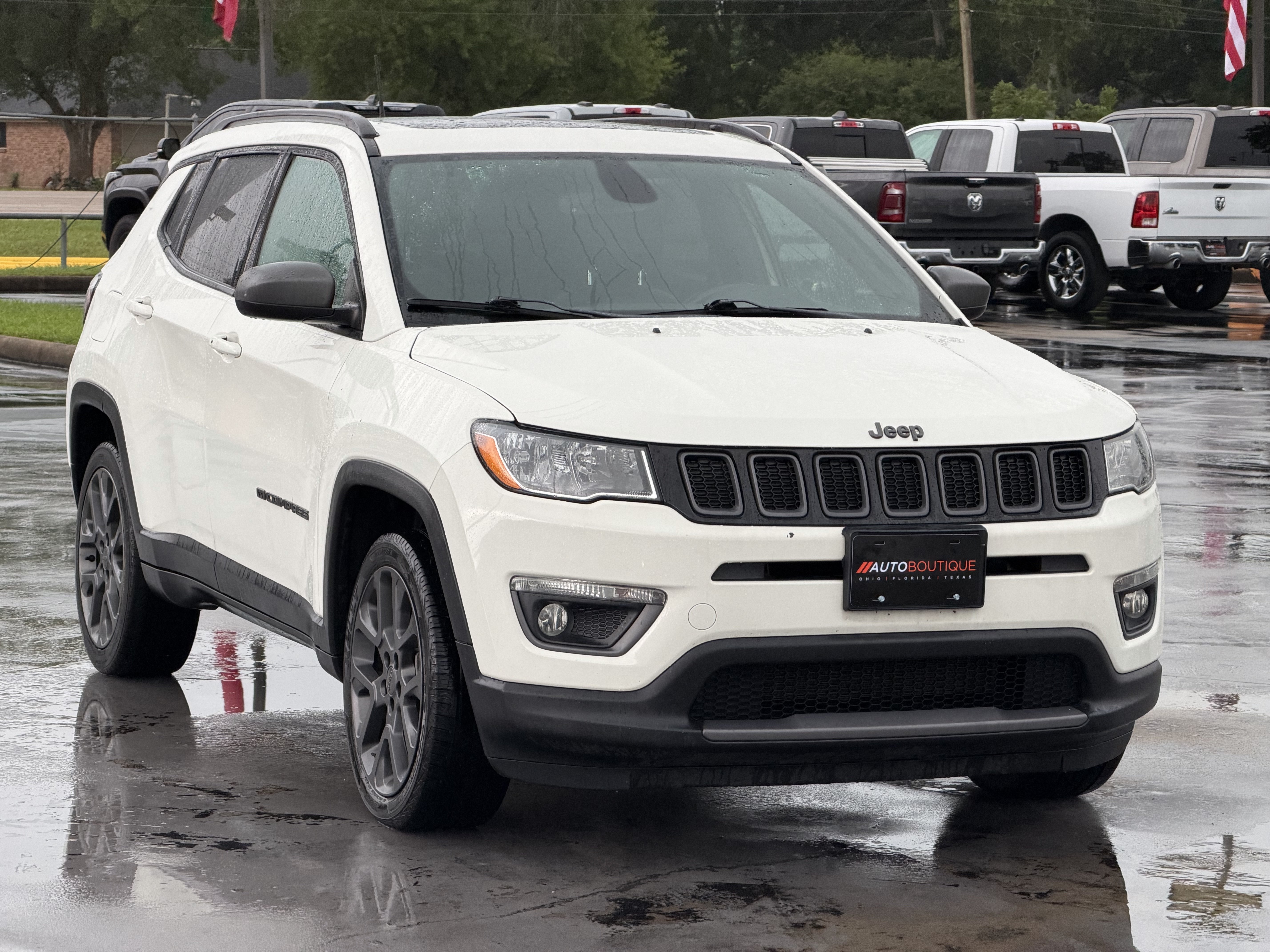 Used 2021 Jeep Compass Latitude w/ Sun and Sound Group AWD/4WD image 3