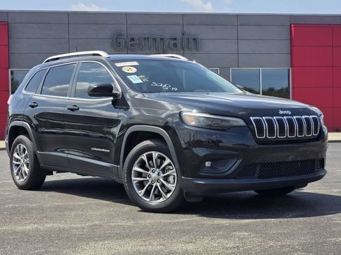 Used 2019 Jeep Cherokee Latitude Plus w/ Comfort/Convenience Group FWD image 2