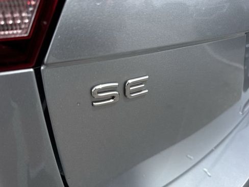Certified 2023 Volkswagen Tiguan SE R-Line FWD image 31