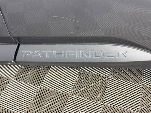 Used 2023 Nissan Pathfinder SL image 19