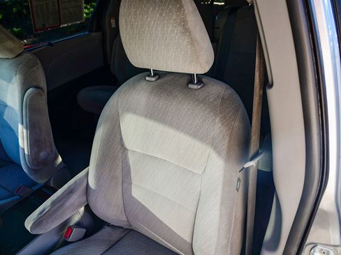 Certified 2017 Toyota Sienna LE image 27
