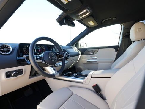 Certified 2025 Mercedes-Benz GLA 250 4MATIC w/ Driver Assistance Package image 37