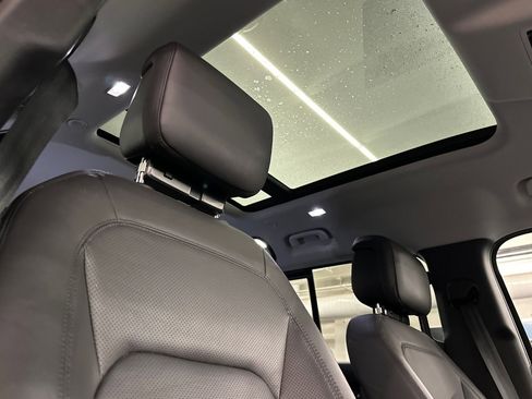 Used 2025 Land Rover Defender 110 S image 25