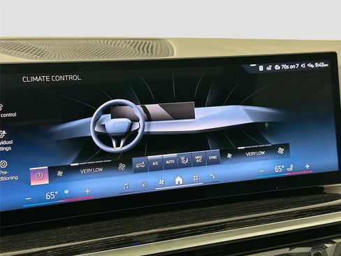 New 2026 BMW X7 xDrive40i w/ M Sport Package AWD/4WD image 16
