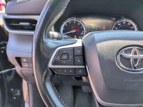 Used 2022 Toyota Highlander XLE AWD/4WD image 20