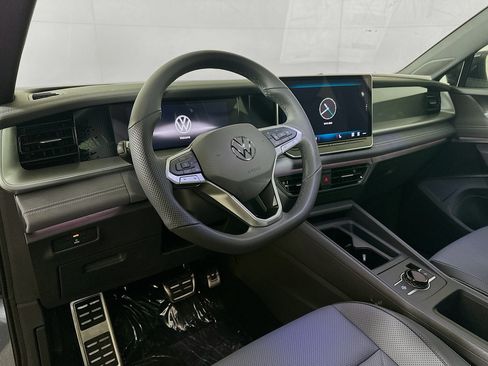 Used 2026 Volkswagen Tiguan SE R-Line AWD/4WD image 9