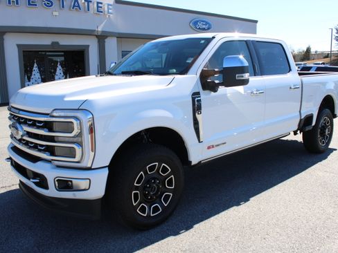 Used 2024 Ford F250 Platinum image 2