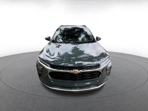 Used 2025 Chevrolet Trax LT w/ LT Convenience Package FWD image 4