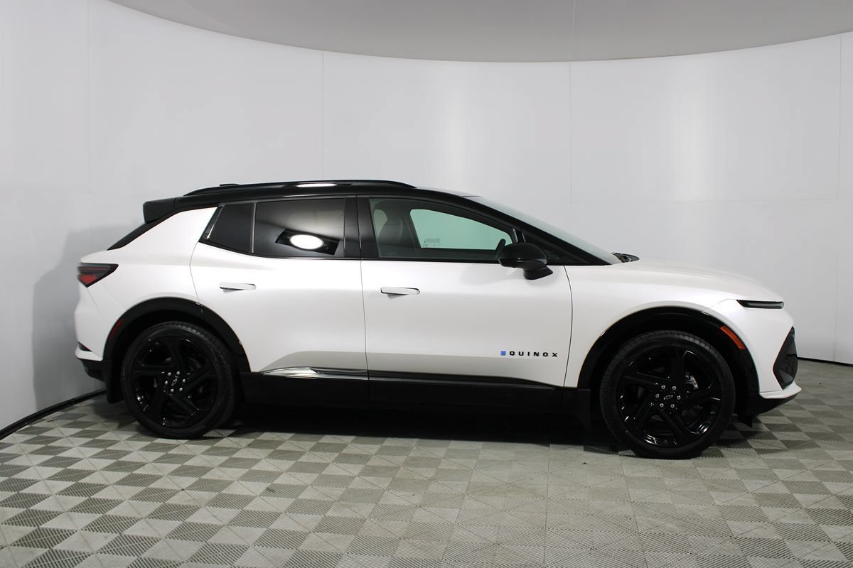 Used 2024 Chevrolet Equinox EV RS FWD image 33