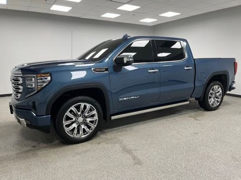 Used 2025 GMC Sierra 1500 Denali w/ Denali Reserve Package AWD/4WD image 6