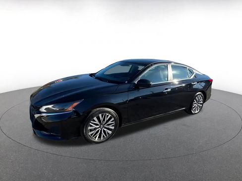 Used 2025 Nissan Altima 2.5 SV image 8