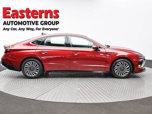 Used 2025 Hyundai Sonata SEL FWD image 4