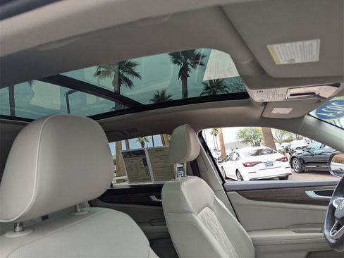 Used 2024 Volkswagen Atlas SEL Premium R-Line image 27