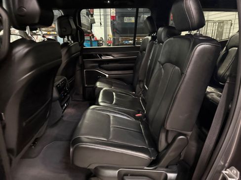Used 2023 Jeep Wagoneer Series III w/ Preferred Equipment Group AWD/4WD image 34
