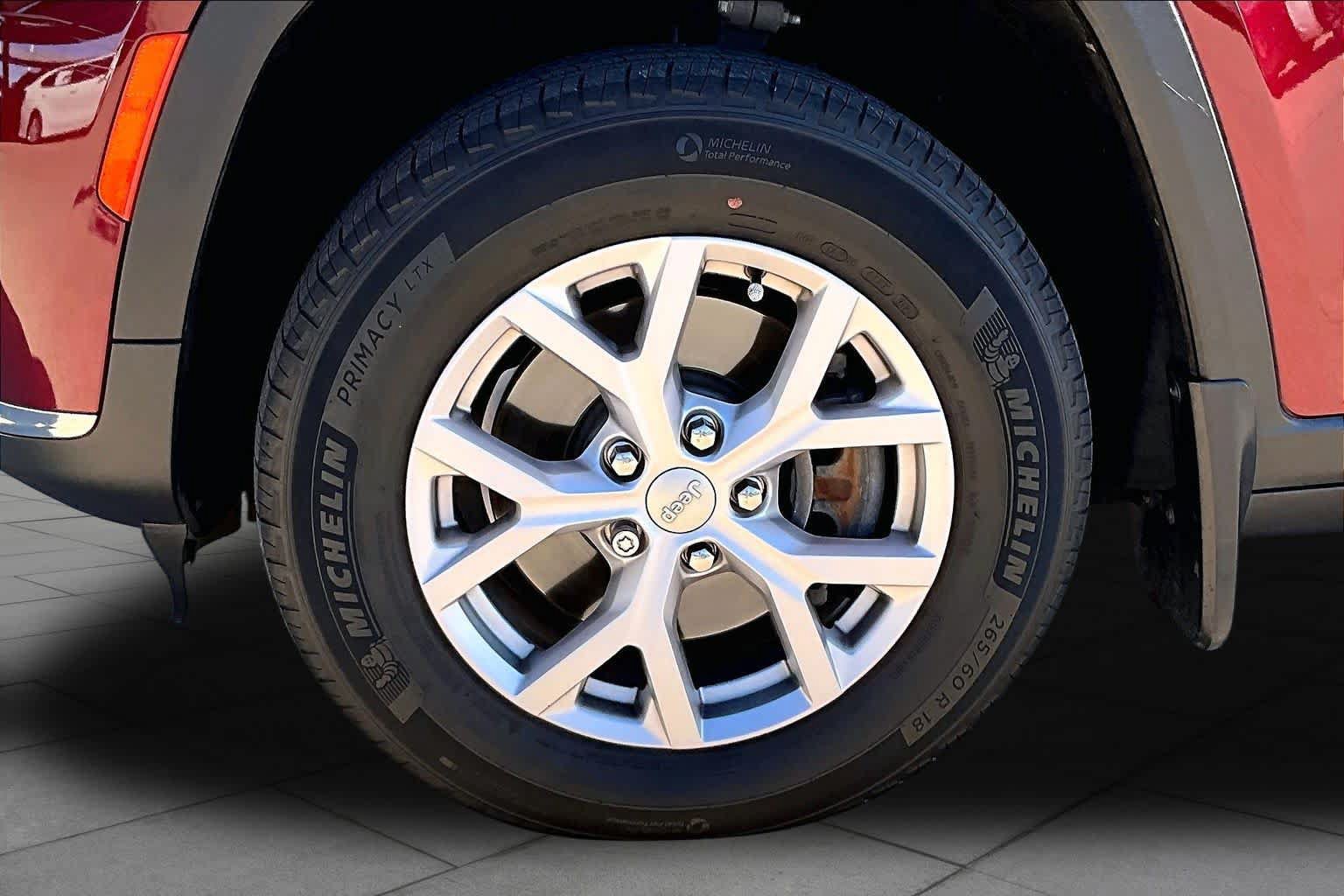 Used 2021 Jeep Grand Cherokee L Limited w/ MOPAR Finishing Package AWD/4WD image 7