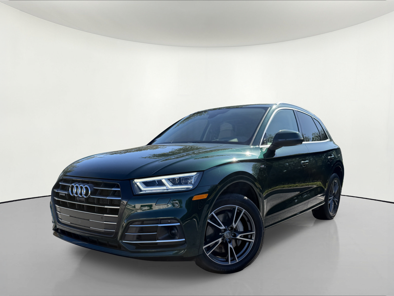 Used 2020 Audi Q5 e Prestige AWD/4WD image 1