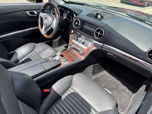 Used 2014 Mercedes-Benz SL 550 image 25