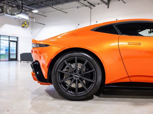 Used 2020 Aston Martin V8 Vantage Coupe image 25