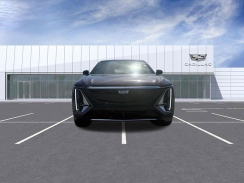 Used 2025 Cadillac Lyriq Luxury w/ LPO, Floor Liner Package AWD/4WD image 7