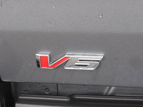 Used 2022 GMC Canyon AT4 image 8