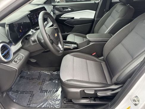 Used 2024 Chevrolet Trax LT w/ Driver Confidence Package image 14