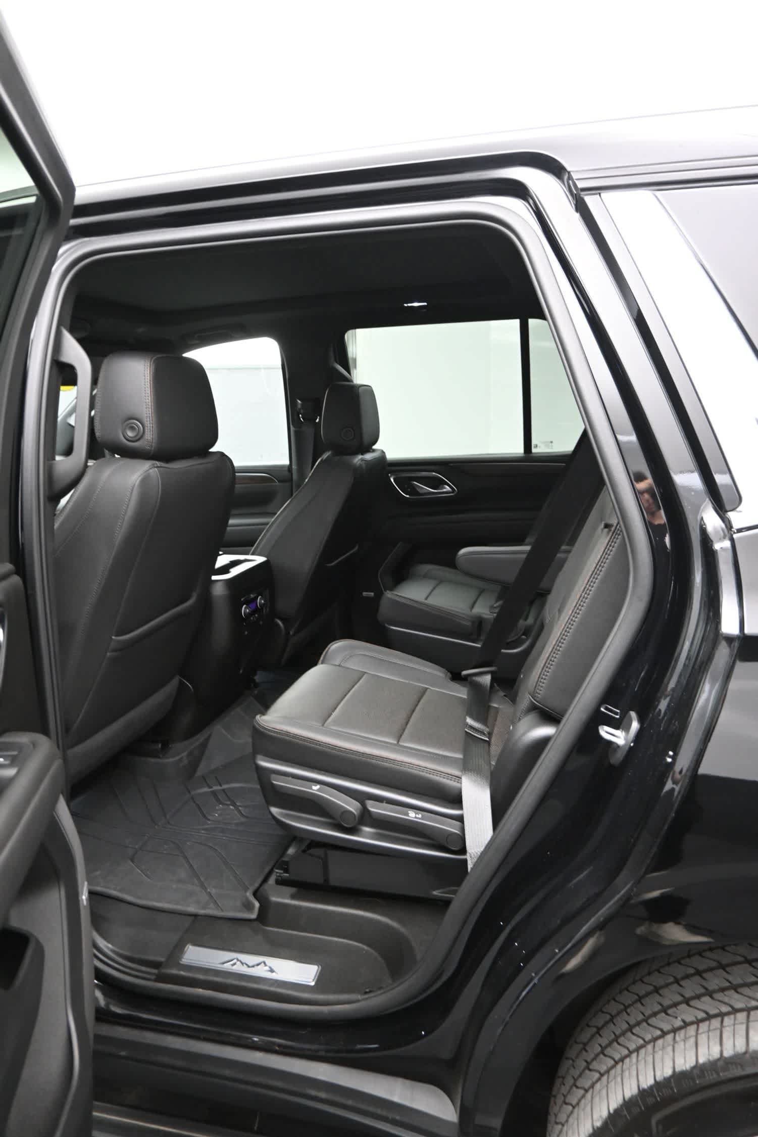 Used 2024 Chevrolet Tahoe High Country w/ Premium Package AWD/4WD image 12