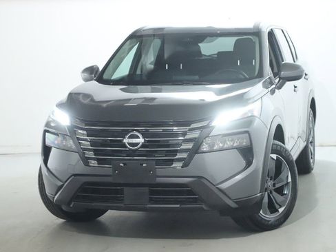Certified 2026 Nissan Rogue SV AWD/4WD image 3