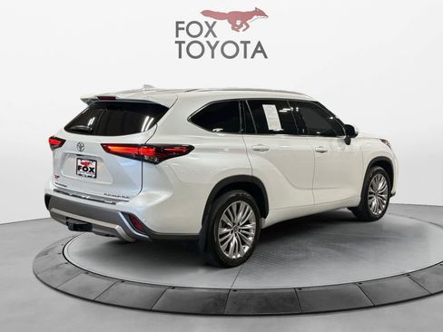Used 2024 Toyota Highlander Platinum AWD/4WD image 6