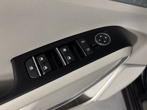 Used 2023 Kia Soul LX w/ Option Group 015 FWD image 14