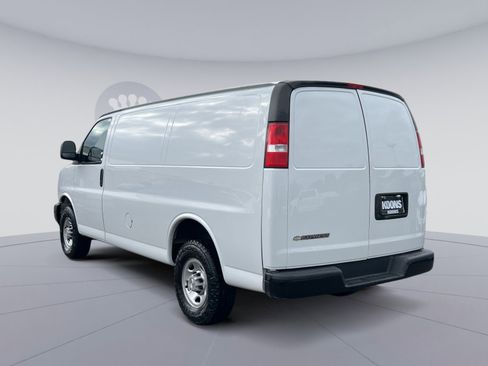 Used 2021 Chevrolet Express 2500 RWD image 14