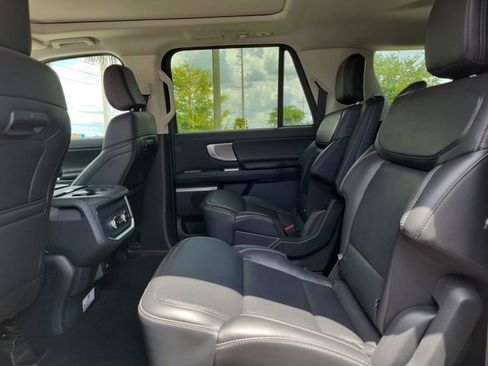 Used 2025 Ford Expedition Max Platinum AWD/4WD image 11