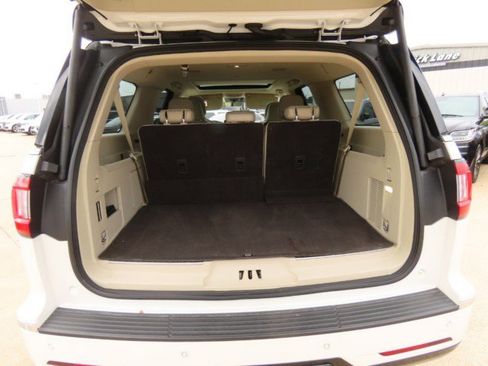 Used 2018 Lincoln Navigator L Reserve w/ Technology Package image 12
