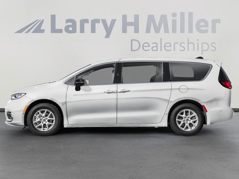 New 2025 Chrysler Pacifica Select w/ Fav Edition Package image 3
