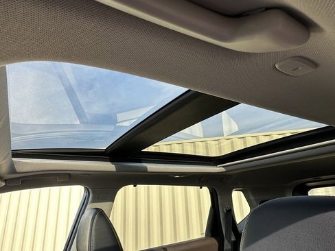 Used 2023 Nissan Rogue SL w/ SL Premium Package image 4