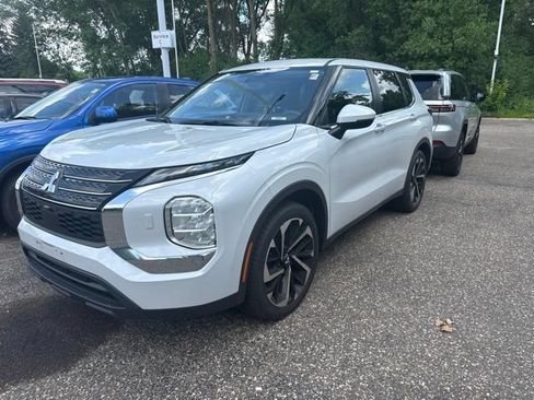 Used 2022 Mitsubishi Outlander ES AWD/4WD image 3