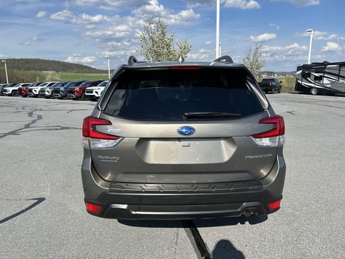 Used 2020 Subaru Forester Premium AWD/4WD image 6