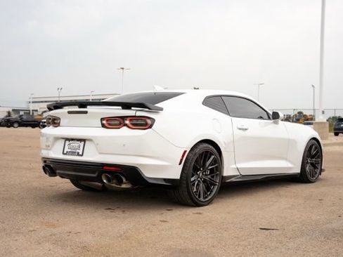Used 2019 Chevrolet Camaro ZL1 RWD image 5