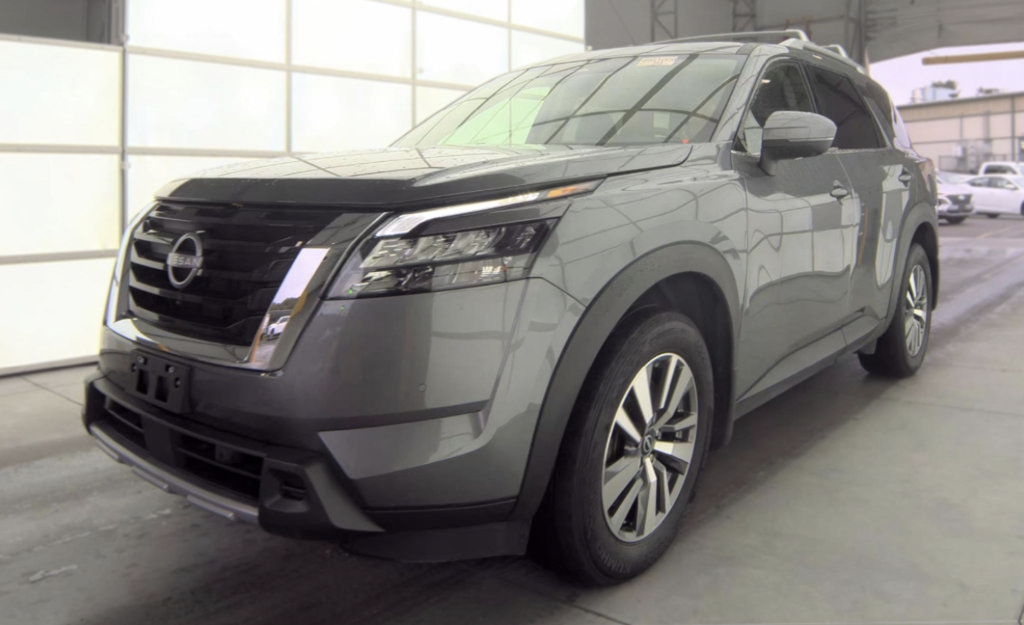 Used 2025 Nissan Pathfinder SL AWD/4WD image 1