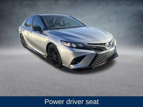 Used 2020 Toyota Camry XSE image 6