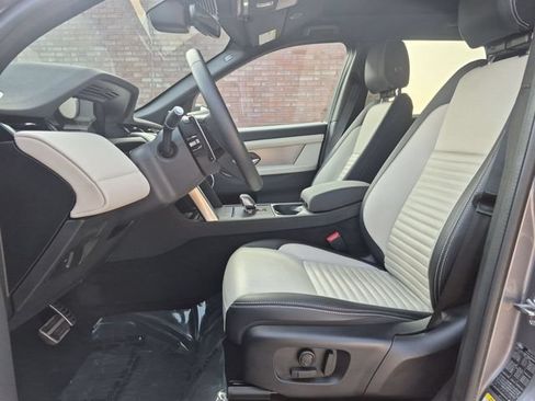 Used 2025 Land Rover Discovery Sport Dynamic SE AWD/4WD image 9