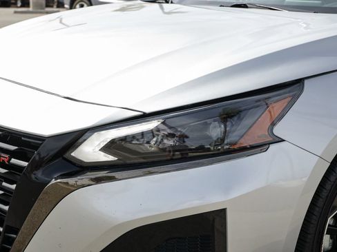 Used 2024 Nissan Altima 2.5 SR FWD image 11