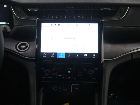 Used 2024 Jeep Grand Cherokee Limited image 14