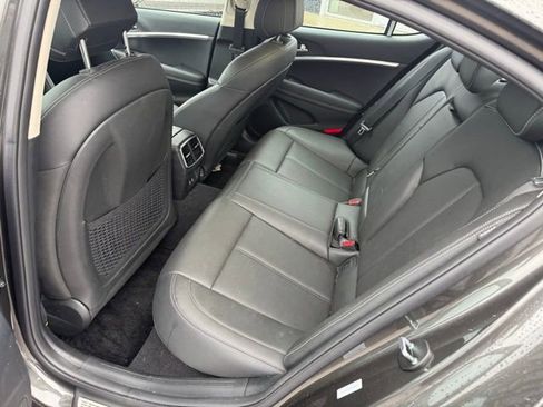 Used 2025 Genesis G70 2.5T image 35