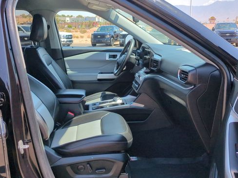 Used 2022 Ford Explorer XLT w/ Equipment Group 202A AWD/4WD image 28