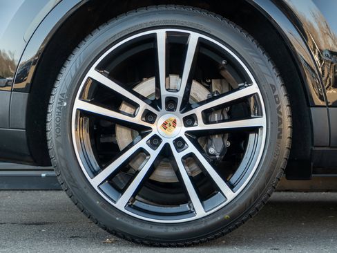 Certified 2024 Porsche Cayenne image 14