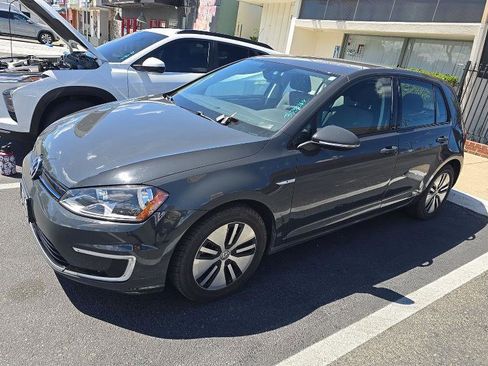 Used 2016 Volkswagen e-Golf SE image 3