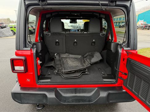 Used 2025 Jeep Wrangler Sport S image 8
