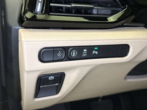 Used 2025 Acura MDX w/ Technology Package FWD image 25